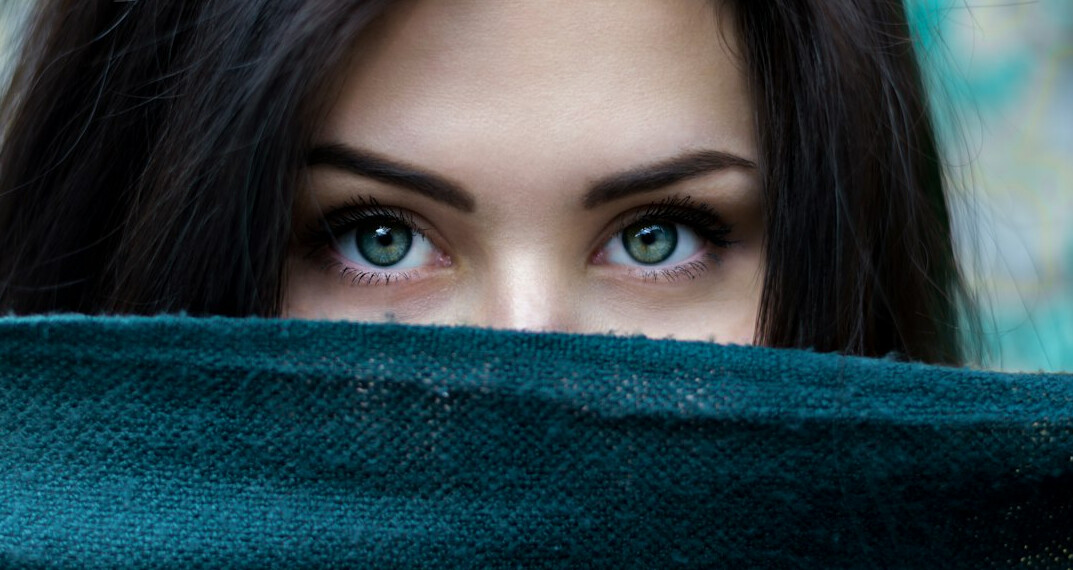 person avoiding eye contact